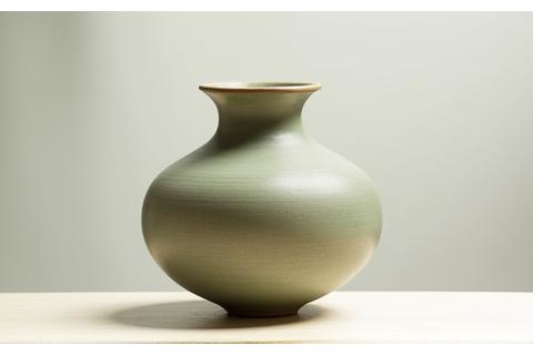 Hand-thrown Ceramic Vase with earthy tones